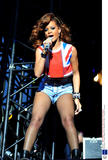 th_42932_celebrity_paradise.com_Rihanna_V_Festivall_075_122_159lo.jpg