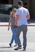th_75627_EmmaRoberts_2011_08_22_leavingJoansinWestHollywood_005_122_220lo.jpg