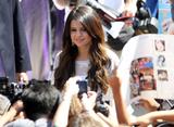 th_68287_celebrity_paradise.com_TheElder_SelenaGomez36_122_407lo.jpg