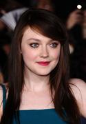 th_38176_Tikipeter_Dakota_Fanning_Twilight_1_018_122_424lo.jpg
