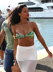 th_308794456_RihannashoppinginSt.Tropez23.7.2012_22_122_427lo.jpg